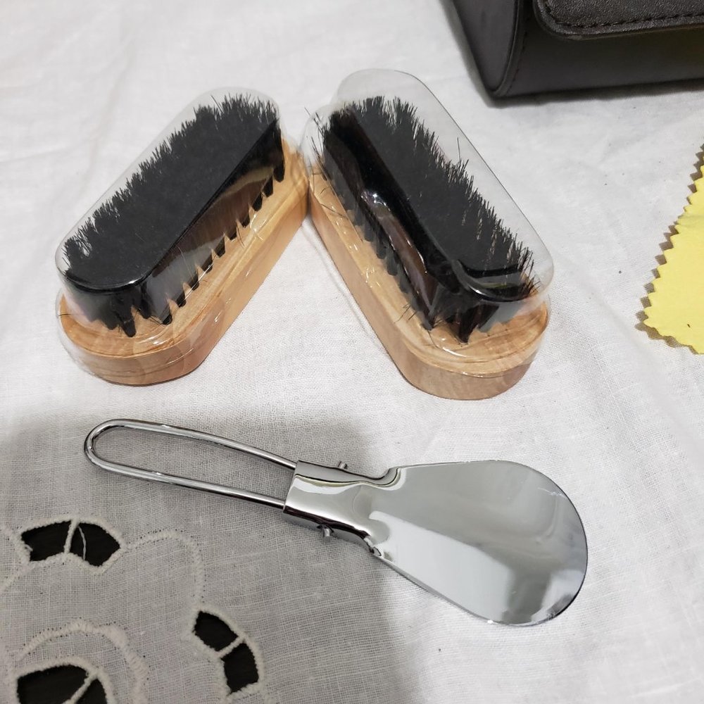 Dolce & Gabbana Shoe Polishing Brush and so on - total 5 Pieces Travel Set - Picture 15 of 16